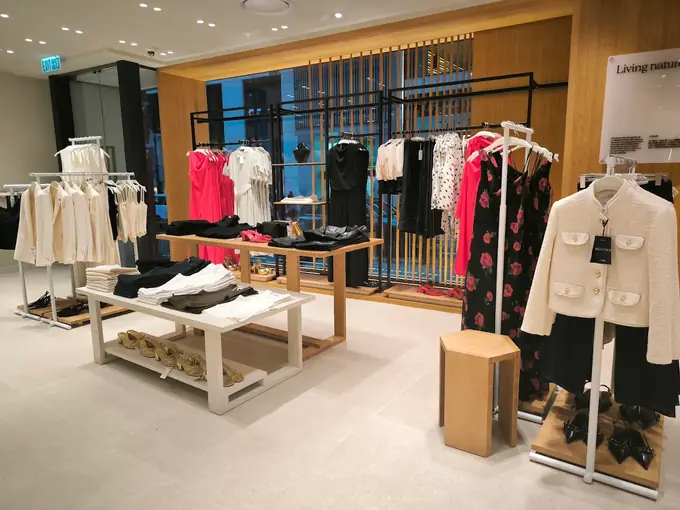 Central · MANGO fashion store · approx. 19,000 sq.ft.