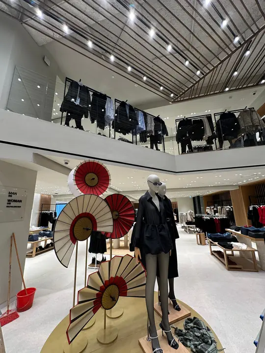 Central · MANGO · Display · approx. 19,000 sq.ft.