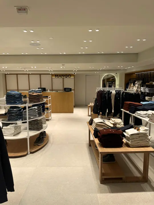Central · MANGO · Interior · approx. 19,000 sq.ft.